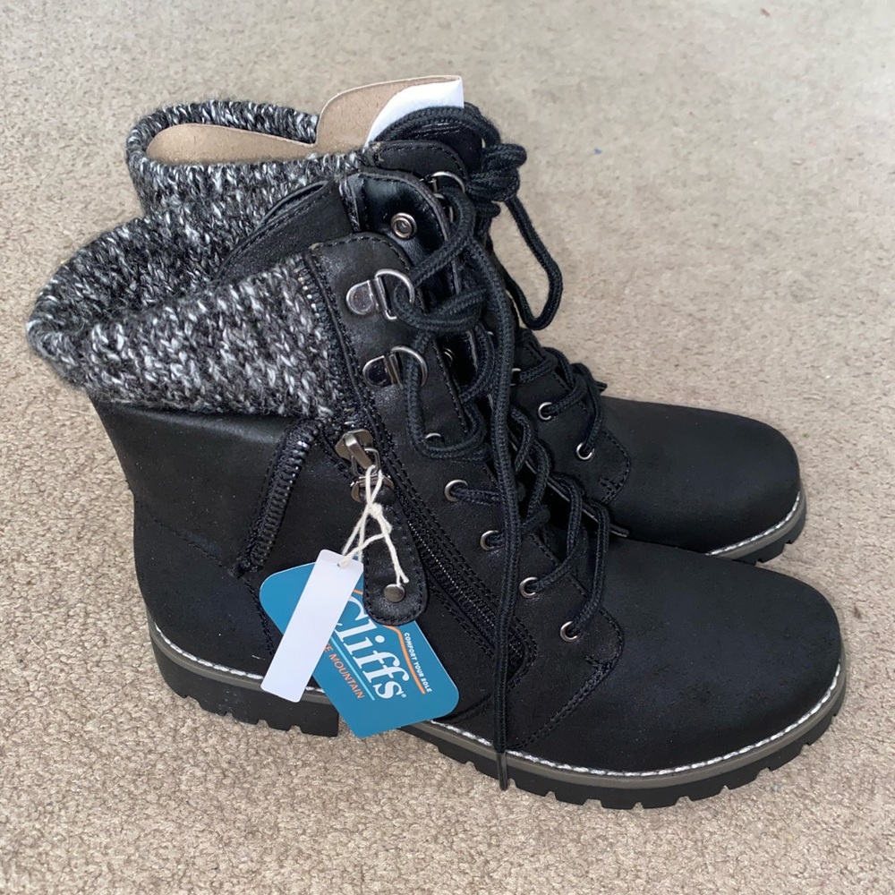 NEW IN BOX Cliffs Pembroke black boots size 8